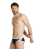 BAÑADOR ARENA ICONS SWIM BRIEFS SOLID 100 / HOMBRE
