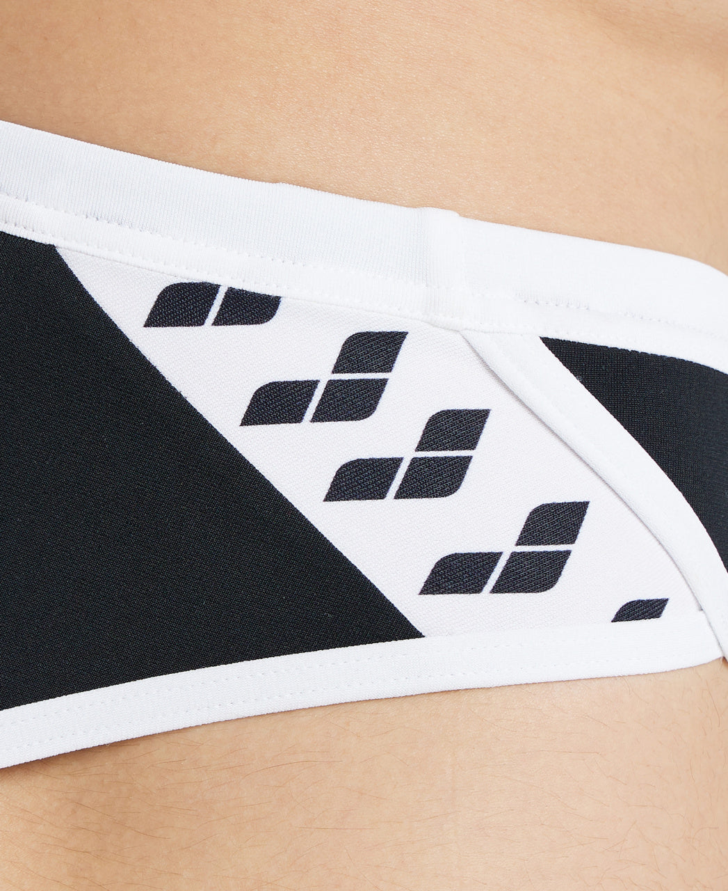 BAÑADOR ARENA ICONS SWIM BRIEFS SOLID 100 / HOMBRE